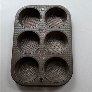 Vintage “New Baking Metal Ovenex 6 Cup Muffin Tin